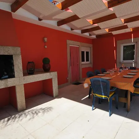 Sleeps 11 With Pool Air Con And Wifi Esposende