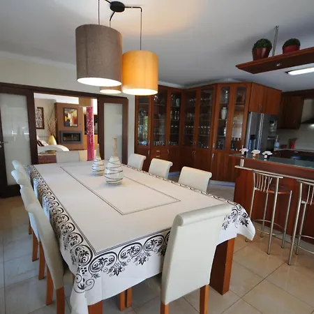 Sleeps 11 With Pool Air Con And Wifi Esposende